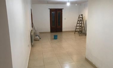 Casa en venta - 2 Dormitorios 2 Baños - Cochera - 415Mts2 - Escobar