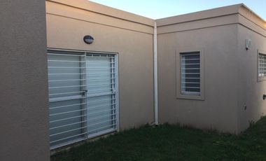 Casa en venta - 2 Dormitorios 2 Baños - Cochera - 415Mts2 - Escobar