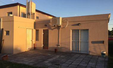 Casa en venta - 2 Dormitorios 2 Baños - Cochera - 415Mts2 - Escobar