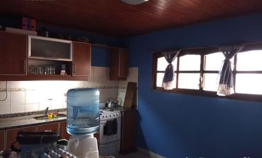 CASA DE 4 AMBIENTES- OPORTUNIDAD!!! - Mar De Ajo