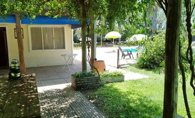 Venta Casa 3 dormitorios con amplio parque - Roldan