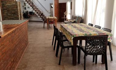 Venta Casa 3 dormitorios con amplio parque - Roldan
