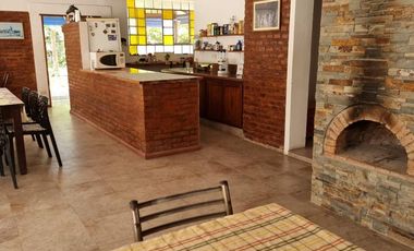 Venta Casa 3 dormitorios con amplio parque - Roldan