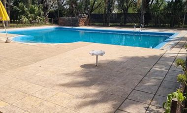 Venta Casa 3 dormitorios con amplio parque - Roldan