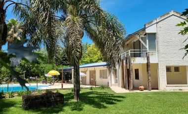 Venta Casa 3 dormitorios con amplio parque - Roldan