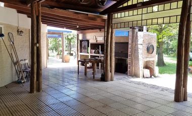Venta Casa 3 dormitorios con amplio parque - Roldan
