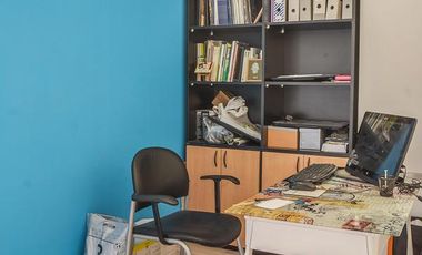 Excelente consultorio de 50 m2 con balcón al frente. Cochera fija. Belgrano.