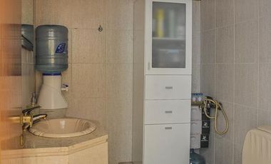 Excelente consultorio de 50 m2 con balcón al frente. Cochera fija. Belgrano.