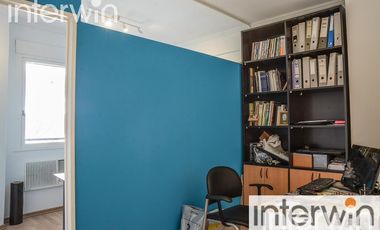Excelente consultorio de 50 m2 con balcón al frente. Cochera fija. Belgrano.