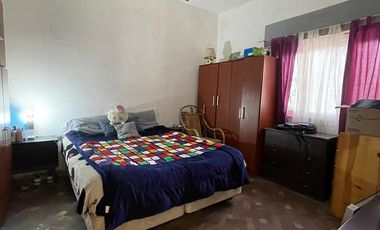 Casa de 3 ambientes con jardín, terraza y cochera