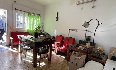 Casa de 3 ambientes con jardín, terraza y cochera