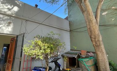 Casa de 3 ambientes con jardín, terraza y cochera