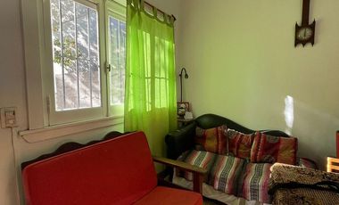 Casa de 3 ambientes con jardín, terraza y cochera