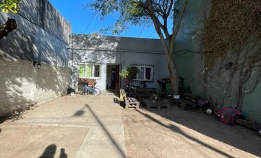 Casa de 3 ambientes con jardín, terraza y cochera
