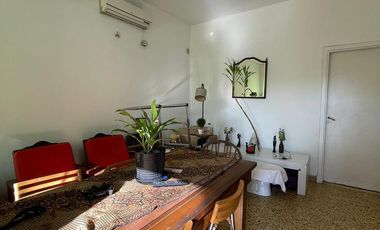 Casa de 3 ambientes con jardín, terraza y cochera