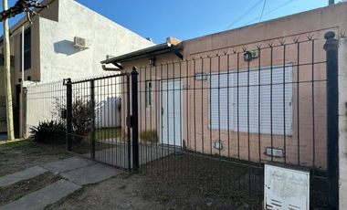 MUY LINDA CASA ZONA DIVISION DE LOS ANDES Y PROVINCIAS UNIDAS