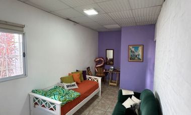MUY LINDA CASA ZONA DIVISION DE LOS ANDES Y PROVINCIAS UNIDAS