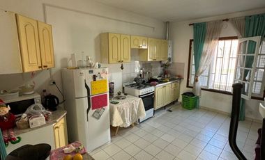 MUY LINDA CASA ZONA DIVISION DE LOS ANDES Y PROVINCIAS UNIDAS