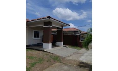 VENDO CASA EN COUNTRY VILLAGE LA VILLA DE LOS SANTOS