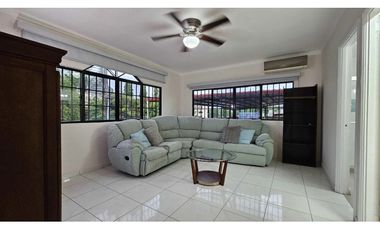SE VENDE CASA EN LA  ALAMEDA