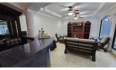 SE VENDE CASA EN LA  ALAMEDA