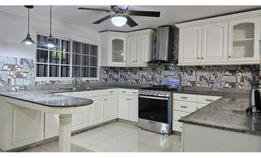 SE VENDE CASA EN LA  ALAMEDA