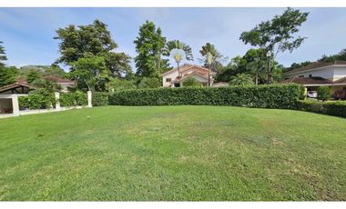 VENDO TERRENO EN CLAYTON