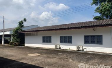 Warehouse for sale in Krok Sombun, Prachin Buri
