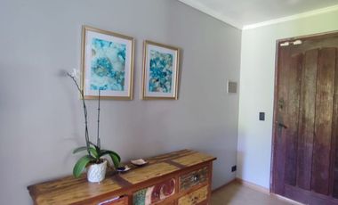 PARCELA CON JARDIN FORMADO, PISCINA Y QUINCHO,SIN REGLAMENTO