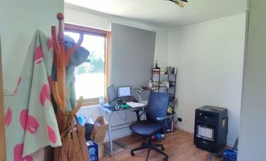 PARCELA CON JARDIN FORMADO, PISCINA Y QUINCHO,SIN REGLAMENTO