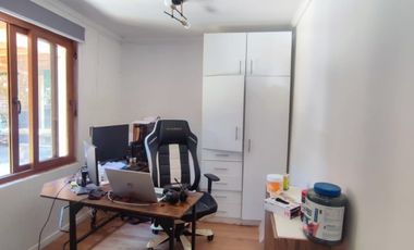 PARCELA CON JARDIN FORMADO, PISCINA Y QUINCHO,SIN REGLAMENTO