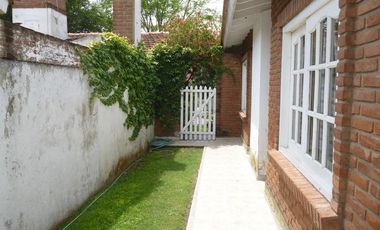 VENTA CASA 4 AMBIENTES  LA LUCILA DEL MAR GARAGE GAS NATURAL