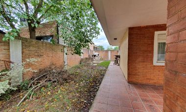 Casa en venta 3 ambientes en Florencio Varela - quincho y pileta