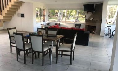 Casa en venta - 4 dormitorios 3 baños - 900ms2 - Costa Del Este