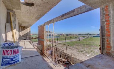 Casa en venta y alquiler al lago en barrio Puentes, Nordelta, Tigre