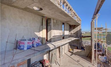 Casa en venta y alquiler al lago en barrio Puentes, Nordelta, Tigre