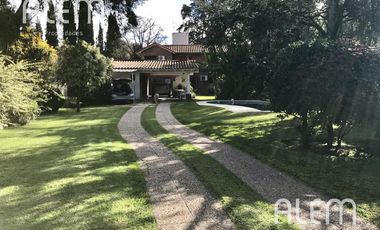 Casa - Barrio Corimayo - Hermoso lote con salida a 2 calles