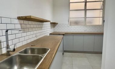 ***Excelente propiedad en alquiler estilo framces en 3 plantas**** Apto Profesional
