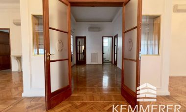 ***Excelente propiedad en alquiler estilo framces en 3 plantas**** Apto Profesional