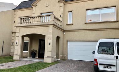 Hermoso Chalet 5 ambientes en venta en Merlo