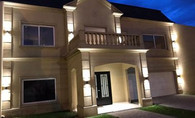 Hermoso Chalet 5 ambientes en venta en Merlo