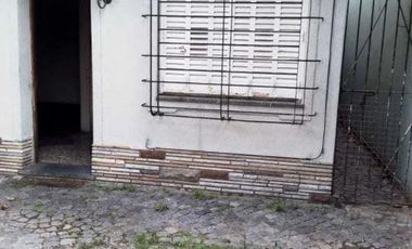 Casa en venta - 3 dormitorios 2 baños - Cochera - 490mts2 - Don Bosco, Quilmes