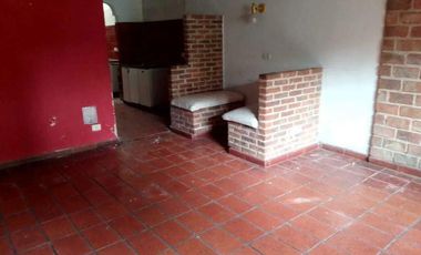 Casa en venta - 3 dormitorios 2 baños - Cochera - 490mts2 - Don Bosco, Quilmes