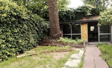 Casa en venta - 3 dormitorios 2 baños - Cochera - 490mts2 - Don Bosco, Quilmes