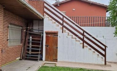 Casa en venta - 5 dormitorios 3 baños - 300mts2 totales - Santa Clara Del Mar