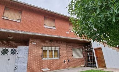 Casa en venta - 5 dormitorios 3 baños - 300mts2 totales - Santa Clara Del Mar