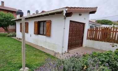 Casa en venta - 5 dormitorios 3 baños - 300mts2 totales - Santa Clara Del Mar