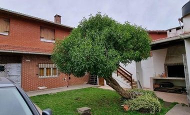Casa en venta - 5 dormitorios 3 baños - 300mts2 totales - Santa Clara Del Mar
