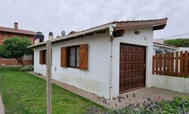Casa en venta - 5 dormitorios 3 baños - 300mts2 totales - Santa Clara Del Mar