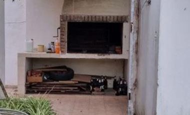 Casa en venta - 5 dormitorios 3 baños - 300mts2 totales - Santa Clara Del Mar